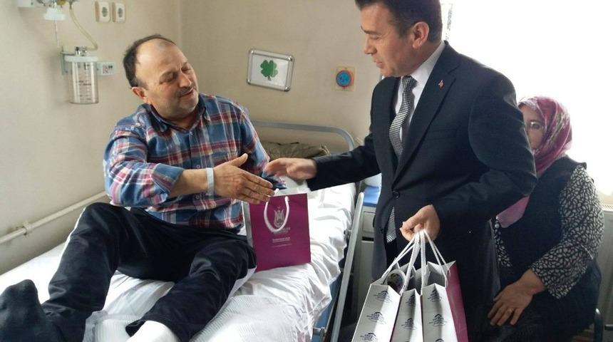 Şehzadeler Belediyesinden hastalara moral ziyareti