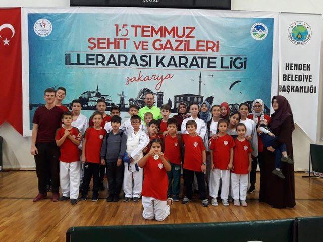 Karate Takımı Sakarya’da turnuvaya katıldı