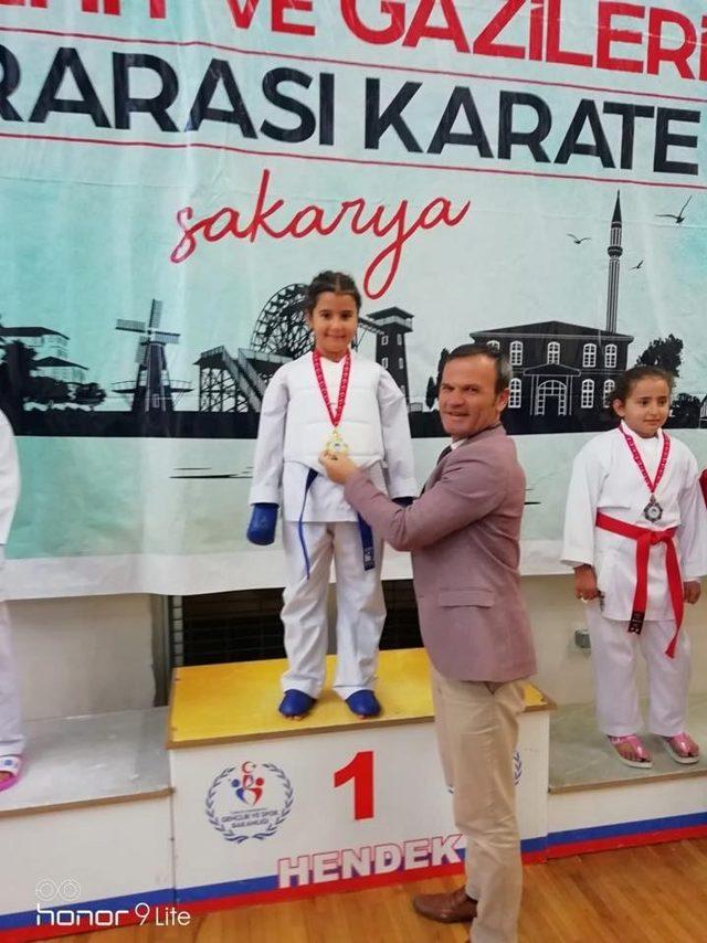 Karate Takımı Sakarya’da turnuvaya katıldı