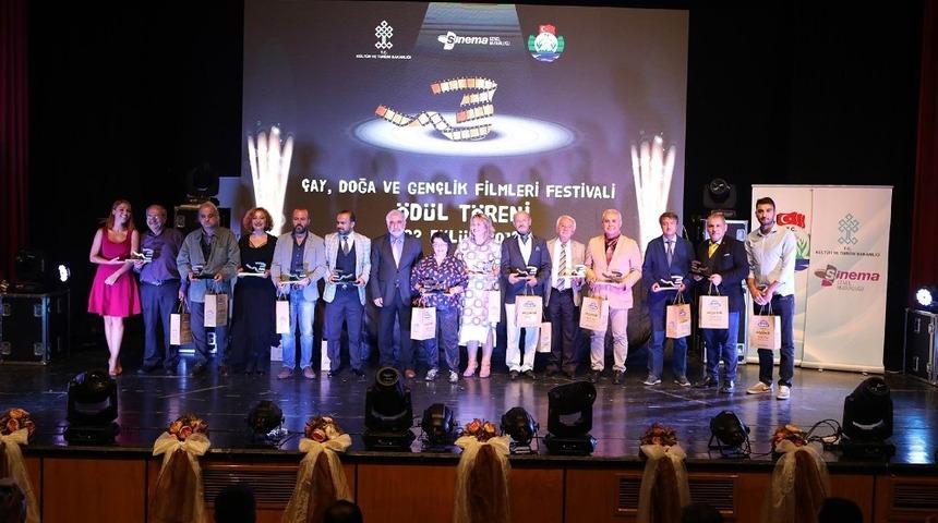 Sel&ccedil;uk İletişim &ouml;d&uuml;lleri topladı