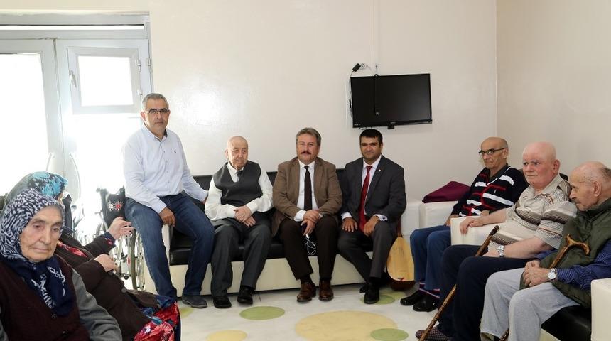 Başkan Palancıoğlu&rsquo;ndan yaşlılara ziyaret
