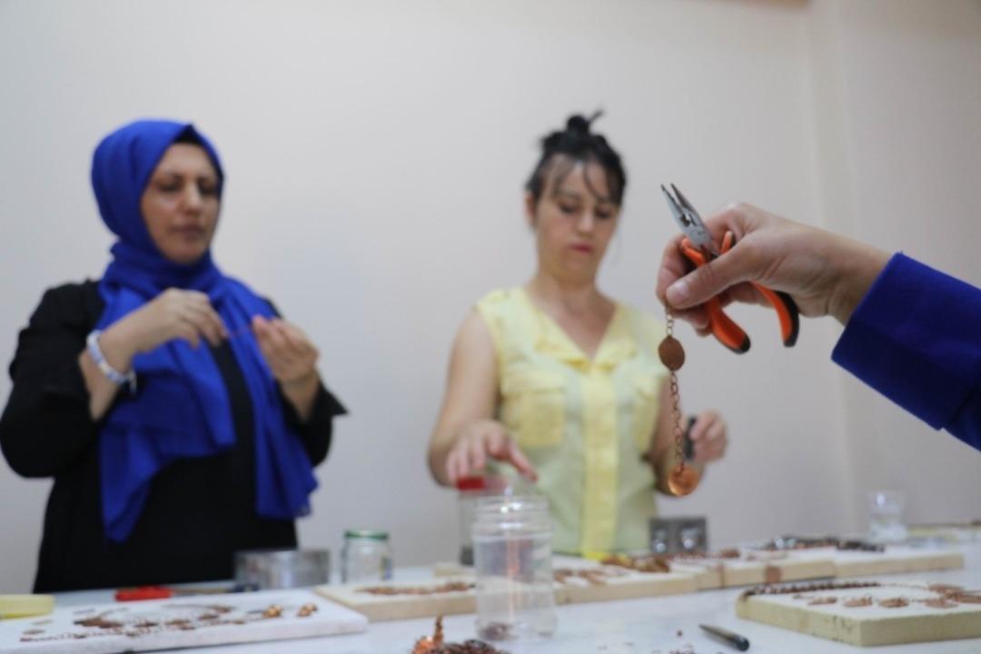 Diyarbakırlı kadınlar g&uuml;m&uuml;ş&uuml; şekillendirecek