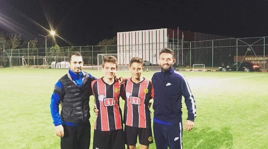 1308 Osmaneli Spor&rsquo;un 2 futbolcusu Eskişehirspor&rsquo;a transfer edildi