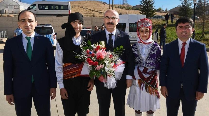 Vali Demirtaş Tufanbeyli&rsquo;de sorun dinledi