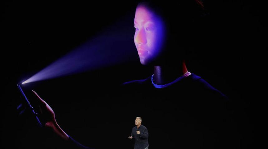 Dünya bu olayı konuşuyor... FBI zanlıya yüzüyle iPhone X kilidini açtırdı!