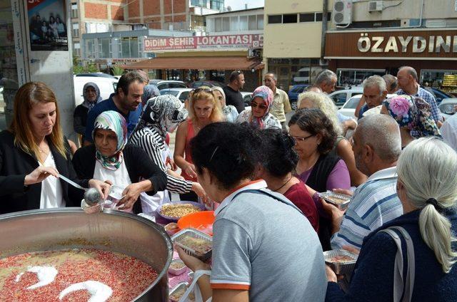 Didim MHP’den 3 hilalli aşure hayrı.