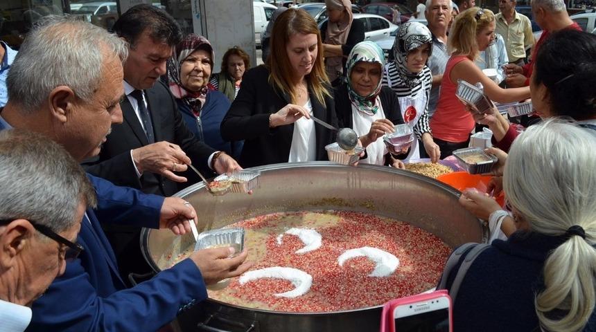 Didim MHP’den 3 hilalli aşure hayrı.