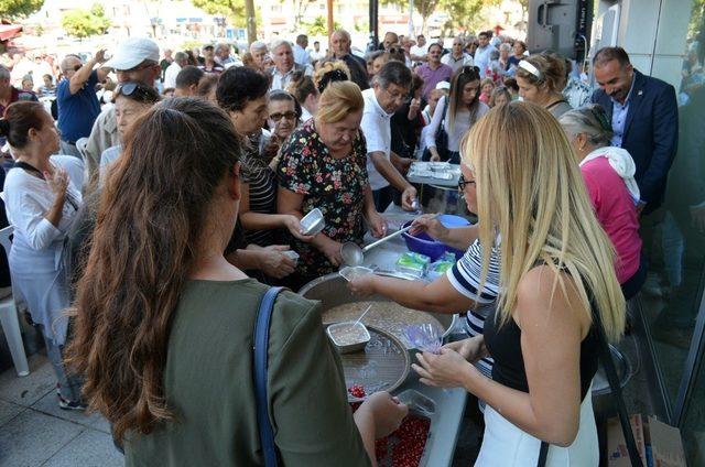 Didim CHP’den geleneksel aşure hayrı