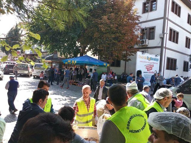 Osmanelililere Hizmet Derneği’nin geleneksel aşure dağıtımı