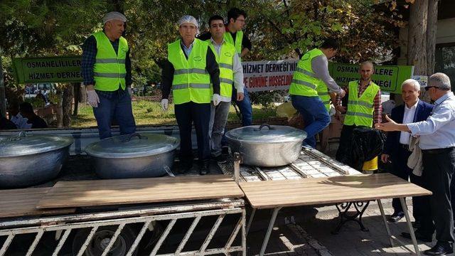 Osmanelililere Hizmet Derneği’nin geleneksel aşure dağıtımı