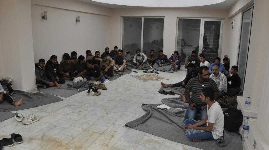 Fethiye&rsquo;de iki ayrı yerde 117 ka&ccedil;ak g&ouml;&ccedil;men Yakalandı