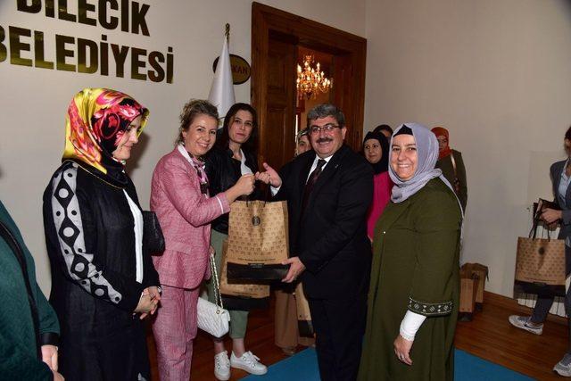 Bozüyük AK Parti Kadın Kolları’ndan Başkan Can’a ziyaret