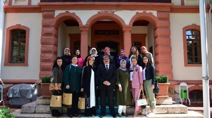 Boz&uuml;y&uuml;k AK Parti Kadın Kolları&rsquo;ndan Başkan Can&rsquo;a ziyaret