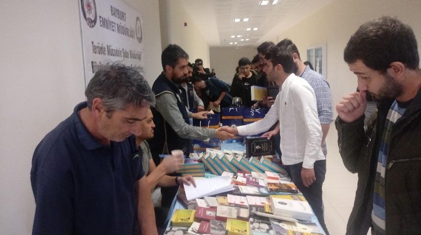 Bayburt İl Emniyet M&uuml;d&uuml;rl&uuml;ğ&uuml; Ter&ouml;rle M&uuml;cadele Şubesi&rsquo;nden  &lsquo;El Ele G&uuml;venli Geleceğe&rsquo; projesi