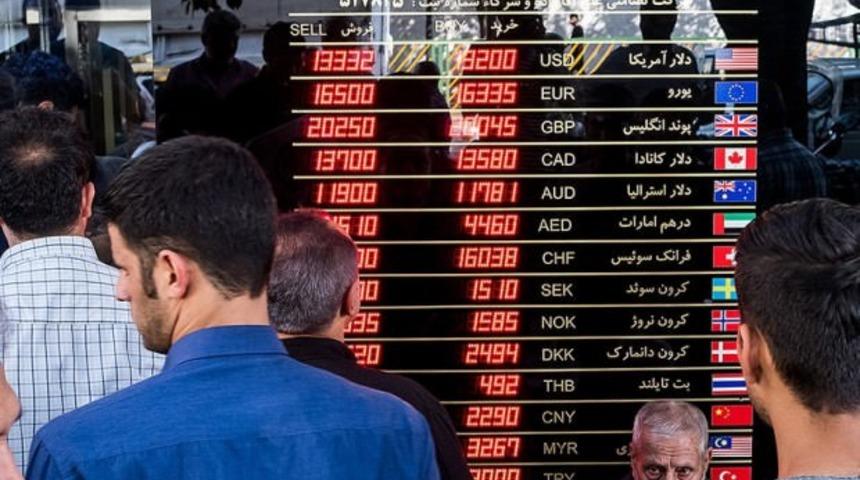   İran'da halk dolar bozdurmak için sarraflara hücum etti