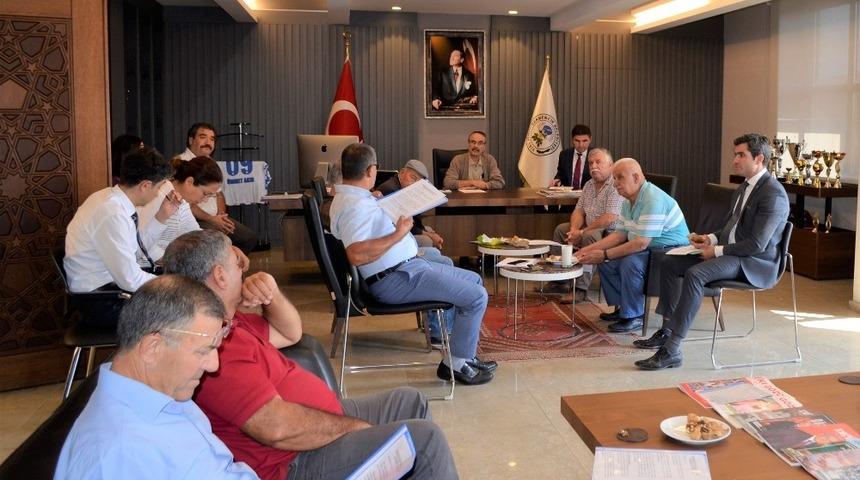 &Uuml;mmet Akın&rsquo;dan rakip partiye jest