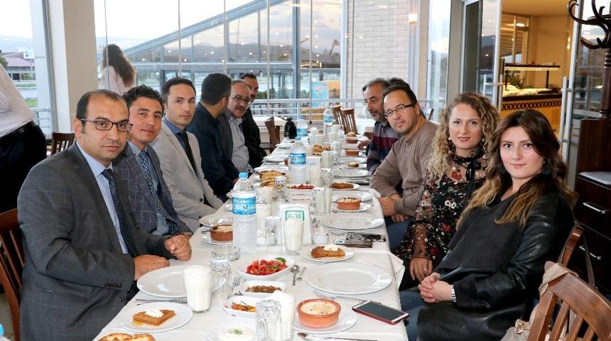 Milli Eğitim M&uuml;d&uuml;r&uuml; Savaş&ccedil;ı &ouml;ğretmenlerle bir araya geldi