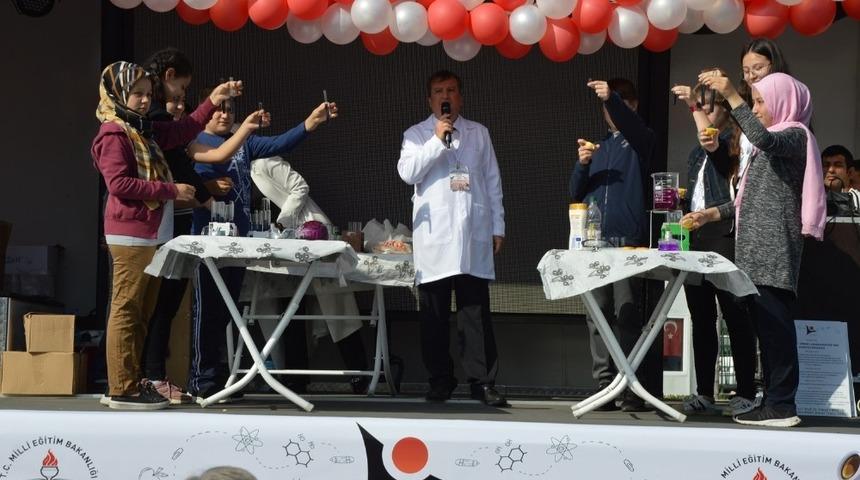 Manisa&rsquo;da bilim, sanat ve k&uuml;lt&uuml;r&uuml; buluşturan şenlik