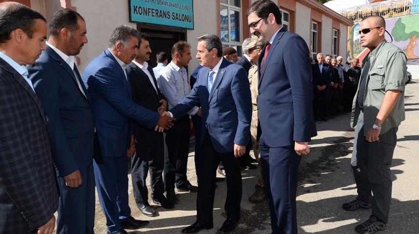 Vali Kalkancı &Ccedil;elikhan&rsquo;da muhtarlar ve vatandaşlarla bir araya geldi