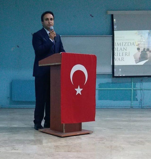 Çaldıran’da “Camiler ve Din Hizmetine Adanmış Ömürler” konferansı