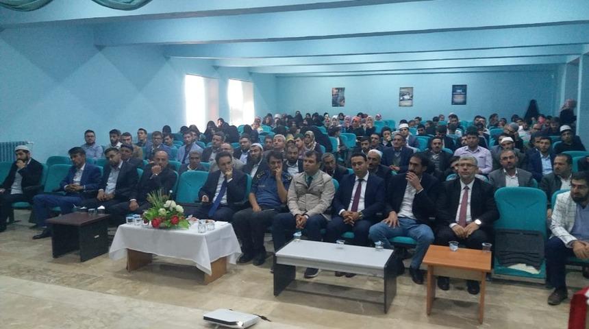 &Ccedil;aldıran&rsquo;da &ldquo;Camiler ve Din Hizmetine Adanmış &Ouml;m&uuml;rler&rdquo; konferansı