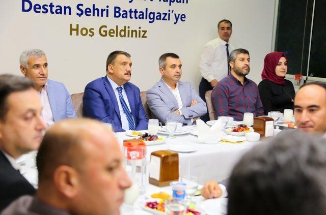 Gürkan, AK Parti yeni il yönetimi ile bir araya geldi