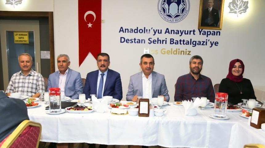 G&uuml;rkan, AK Parti yeni il y&ouml;netimi ile bir araya geldi