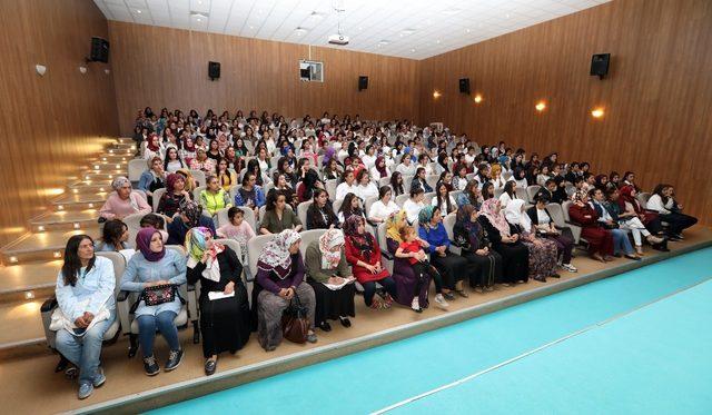 Van Büyükşehir Belediyesinden ‘Kadına Yönelik Şiddet’ semineri