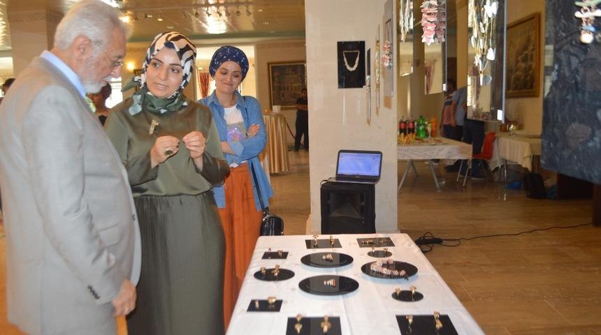 Mardin&rsquo;in ilk &ccedil;ağdaş takı sergisi a&ccedil;ıldı