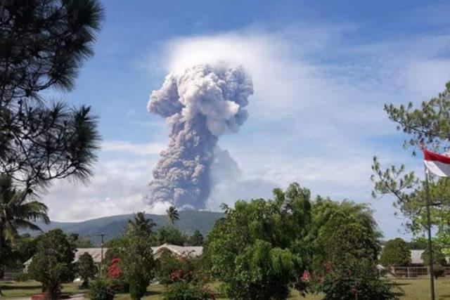 Sulawesi-volcano-733829