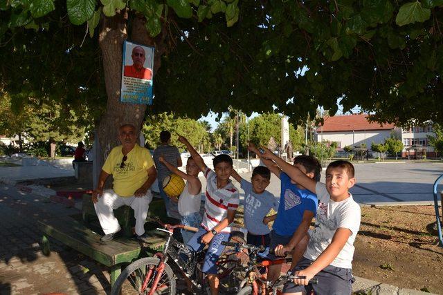 26 yıl önce diktiği ağaca adı verildi