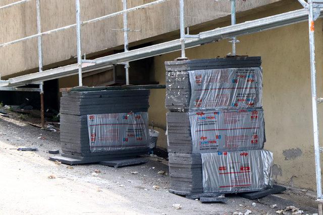 İş g&uuml;venliği hi&ccedil;e sayıldı,&nbsp;strafor &uuml;zerine iskele kuruldu 3