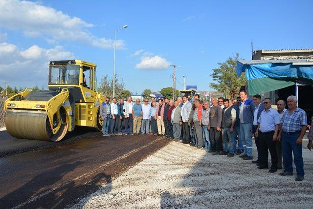 Korkuteli Sanayi Sitesine sıcak asfalt