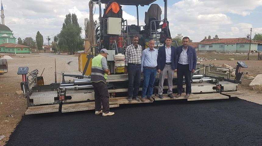 Altıntaş&rsquo;ta sıcak asfalt &ccedil;alışmaları