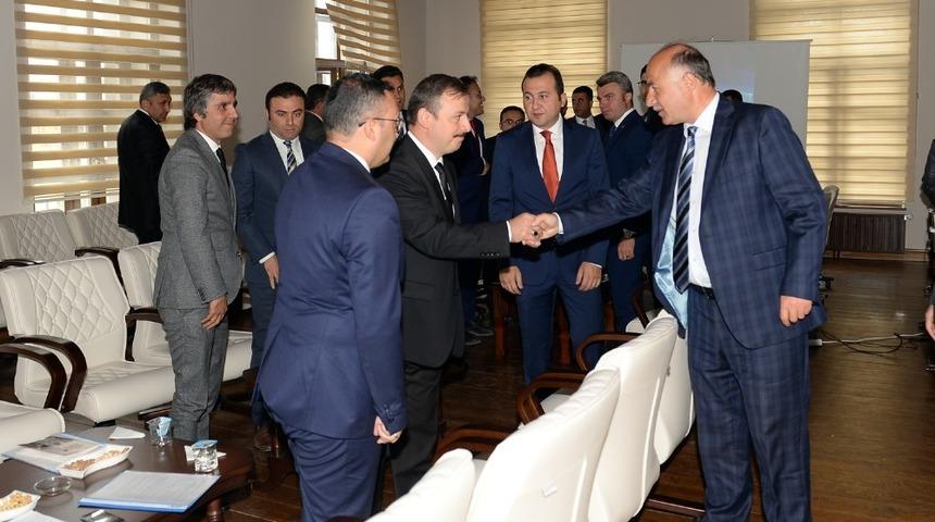 Vali Azizoğlu: &ldquo;Devletin kaynaklarını doğru yerlerde kullanın&rdquo;