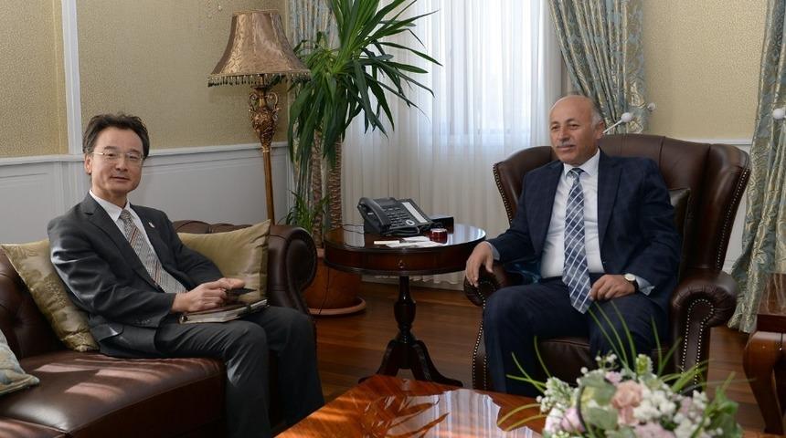 Vali Azizoğlu: &ldquo;&Ouml;nemli olan barışa ve refaha katkıda bulunmaktır&rdquo;