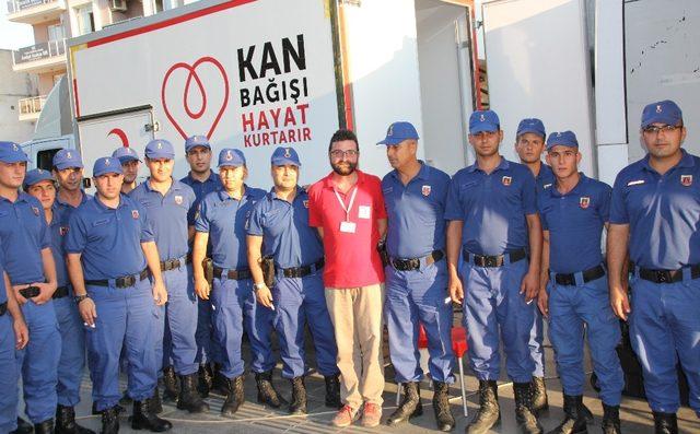 Serik’te Jandarmadan Kızılay’a Kan Bağışı