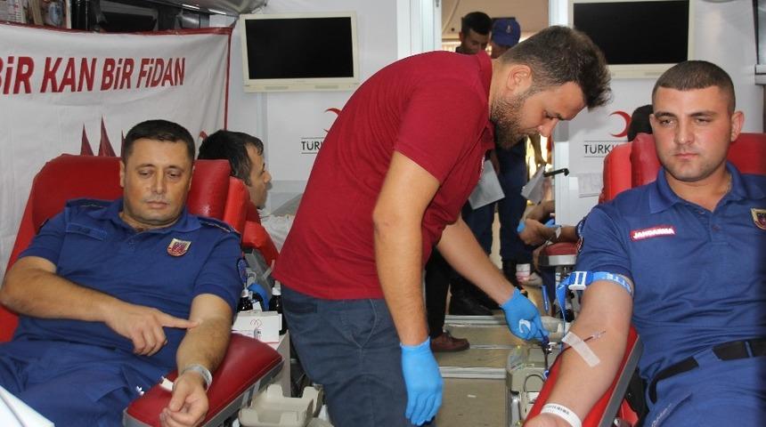 Serik&rsquo;te Jandarmadan Kızılay&rsquo;a Kan Bağışı