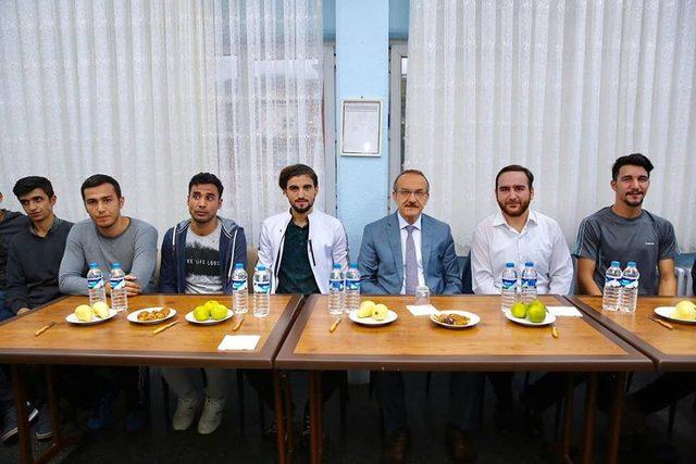 Vali sosyal medyadan halka ulaşıyor 1