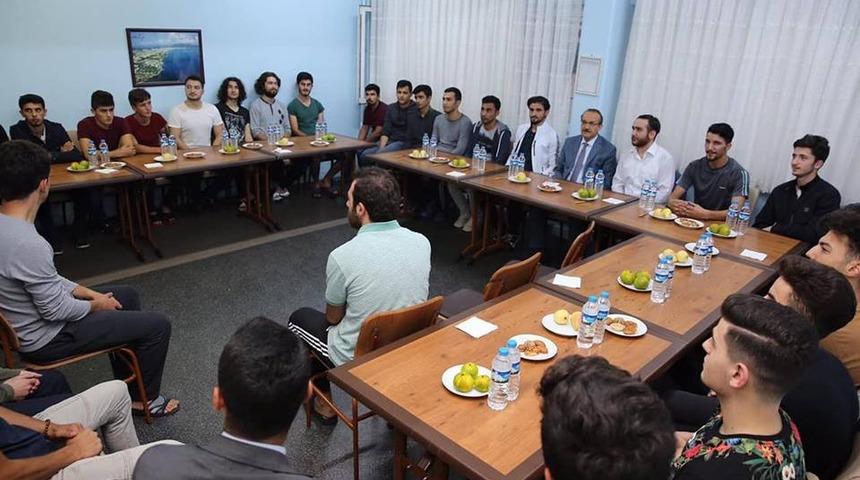 Vali sosyal medyadan halka ulaşıyor