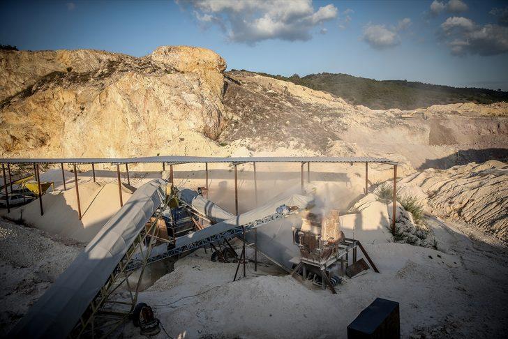 Balıkesir'in Sındırgı ilçesindeki Düvertepe'den kaolin fışkırıyor G2