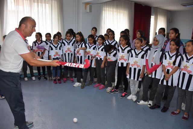 Türkiye Hokey Federasyonu  ‘’Hokey Yıldızlarını Keşfediyor’’ projesi