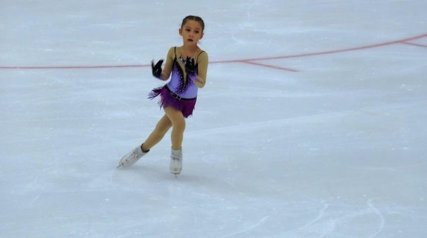 İzmir&rsquo;in buz pateni sporcularından yeni başarı