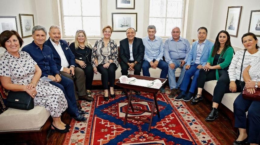 Sanayiciler Konak&rsquo;ın tarihine hayran kaldı