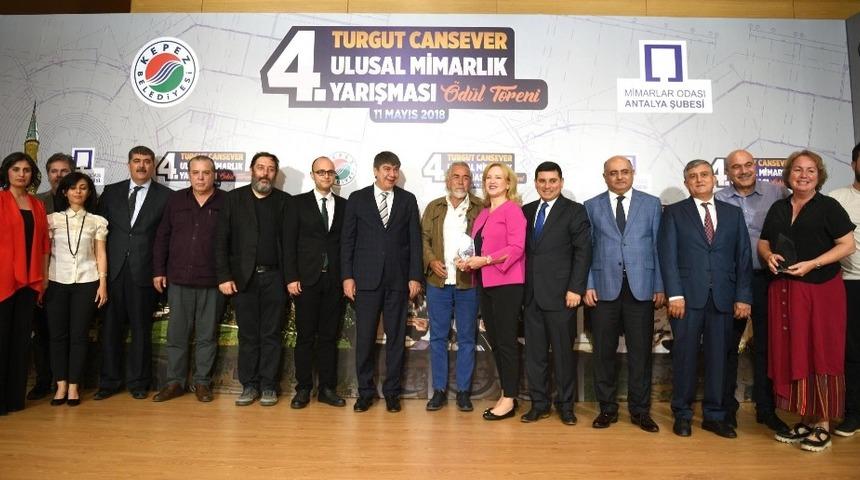 Turgut Cansever uluslararası oluyor