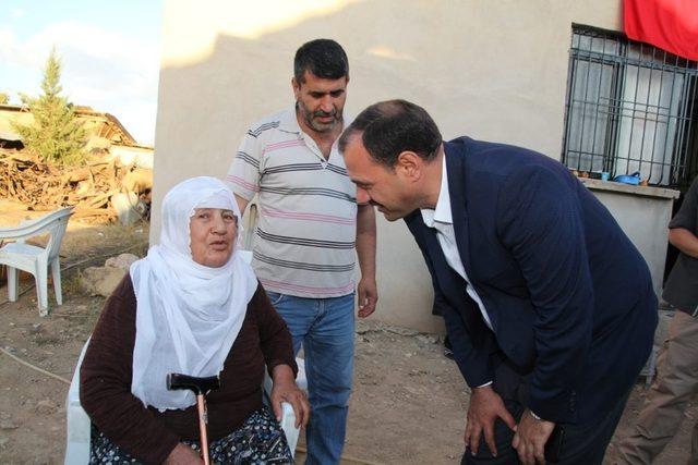 Vali Kaldırım köyleri inceledi, şehit aileleriyle bir araya geldi