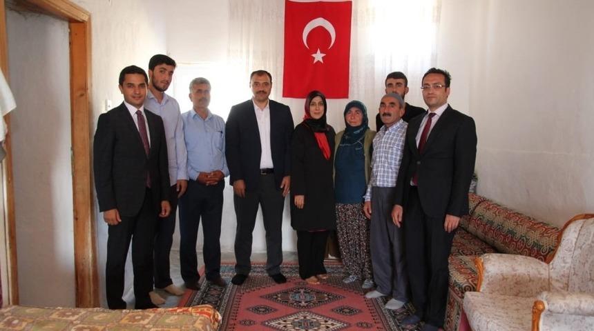 Vali Kaldırım k&ouml;yleri inceledi, şehit aileleriyle bir araya geldi