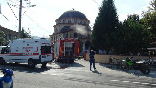 Elektrik kontağı camiyi yaktı