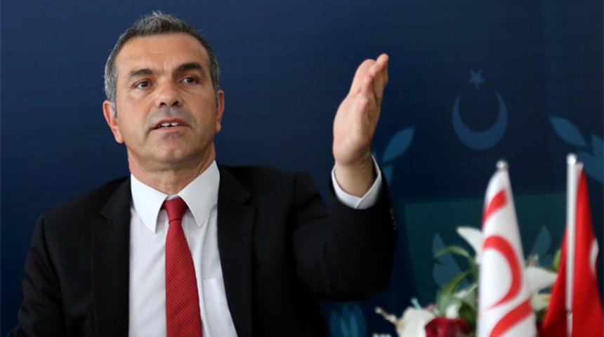 Kıbrıs'ı karıştıran kavga! Meclis Başkanı sarhoş dolaşıyor