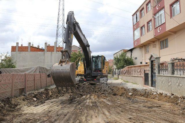 Ergene’de asfalt öncesi yol kazı çalışmaları